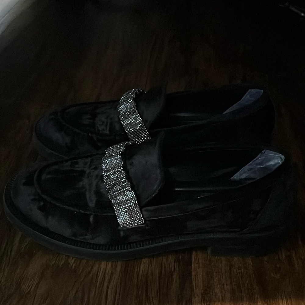 Black velvet and leather loafers. European brand - Lescarpe.